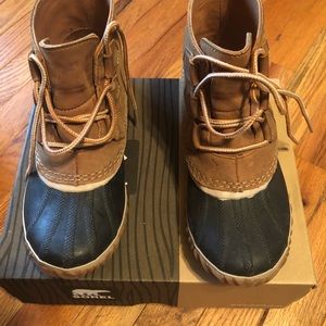 Sorel rain boots.  Size 8